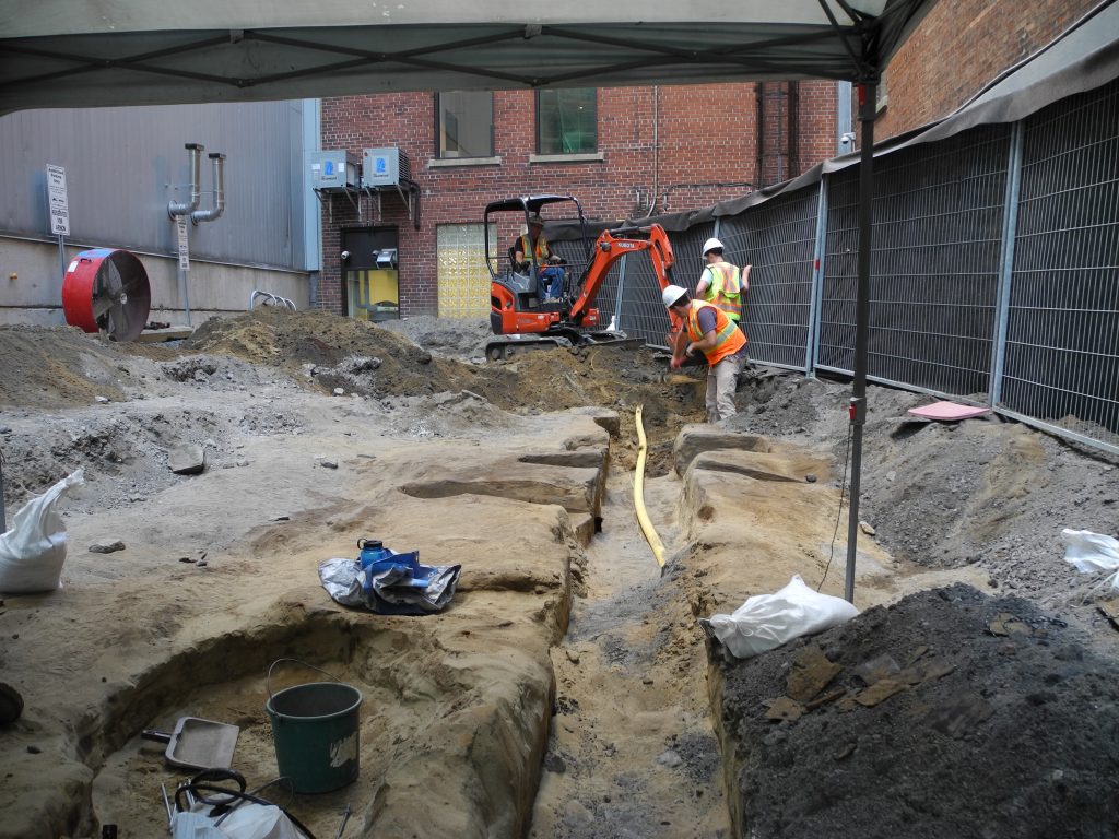 Fouilles du stationnement derrière le 62, rue Sparks