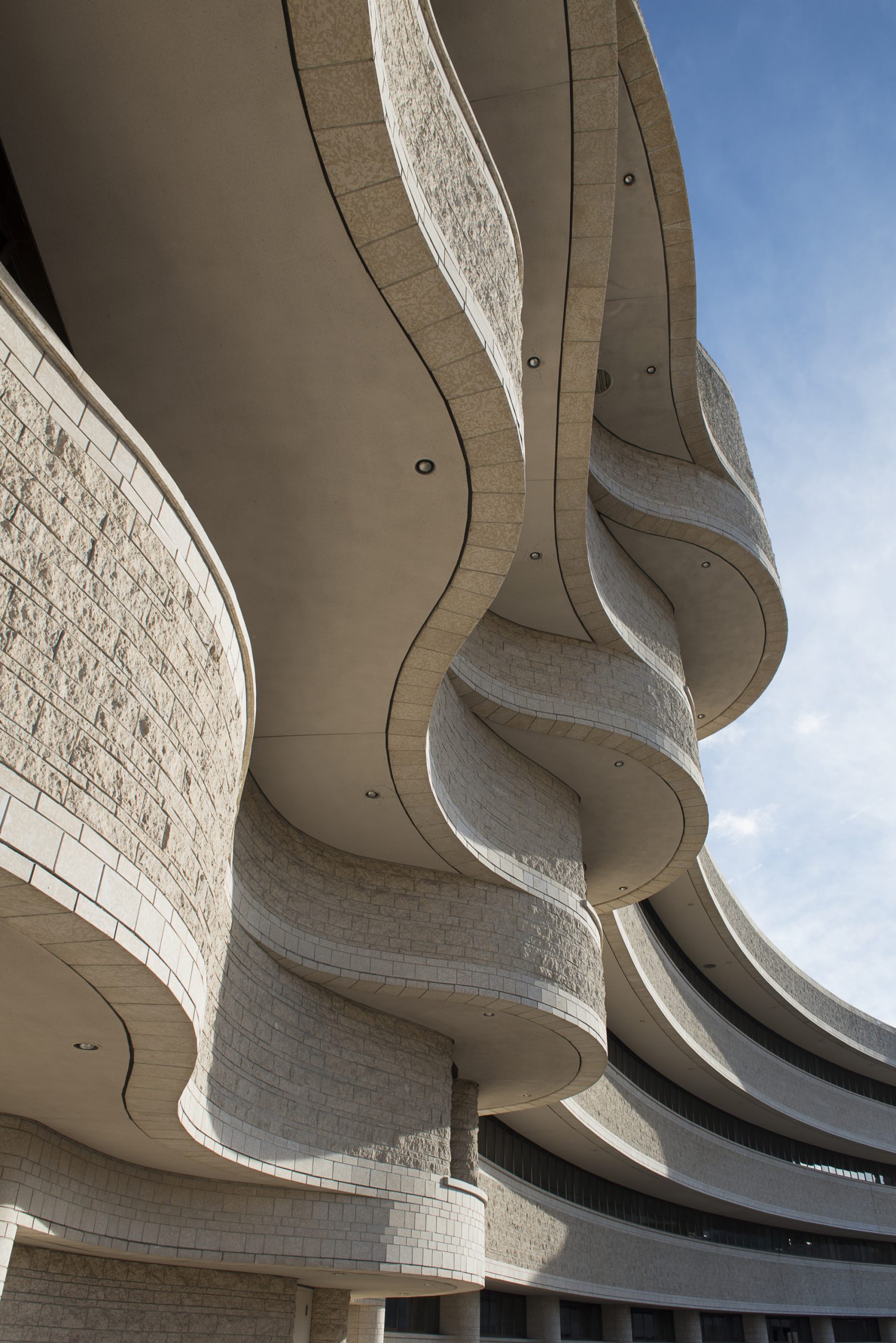 Le Musée canadien de l'histoire à Ottawa est en pierre.