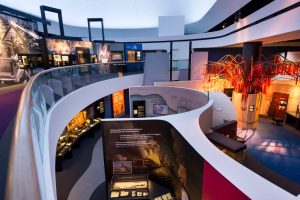 Le Musée canadien de l'histoire, situé à Ottawa, abrite de nombreuses expositions et possède un magnifique escalier en colimaçon.